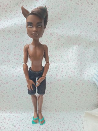 Muñeco Monster High Clawd Wolf Gloom Beach G1