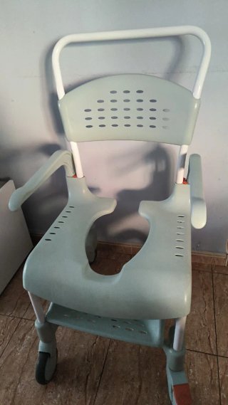 Silla de baño de karey
