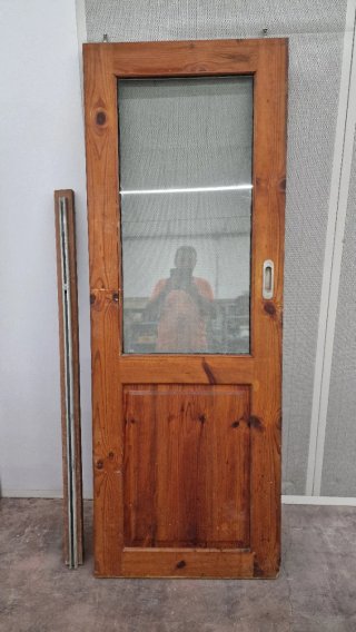 Puerta corredera madera maciza cristal