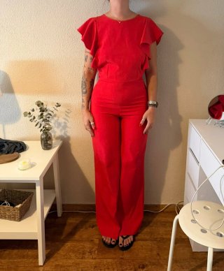 Mono rojo largo elegante