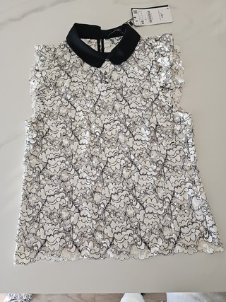 Top encaje con etiqueta. Zara. Talla XS