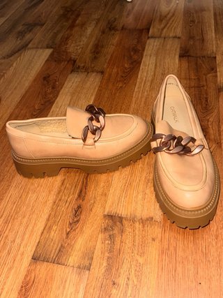 Mocasines Catwalk Beige con Cadena