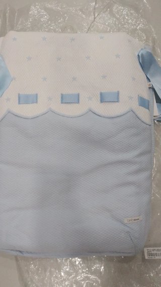 Saco de cochecito azul con estrellas