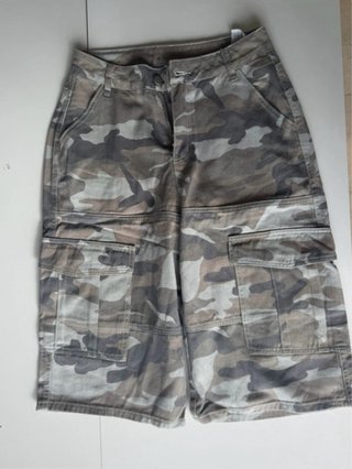Pantalones cargo camuflaje media pierna