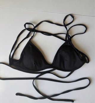 Top bikini cruzado negro