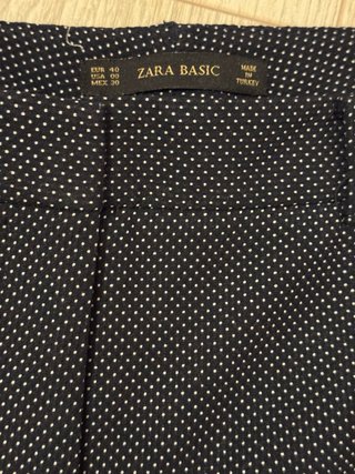 Pantalón recto de lunares Zara