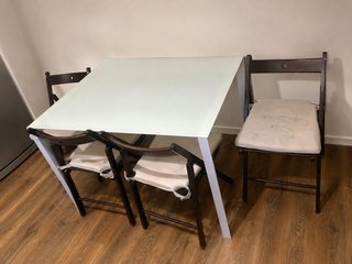 Mesa + 4 Sillas Plegables