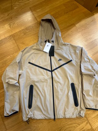 Chaqueta Nike Windrunner Beige Talla L