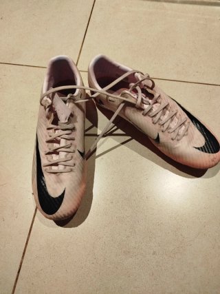 Bambas de fútbol Nike rosas