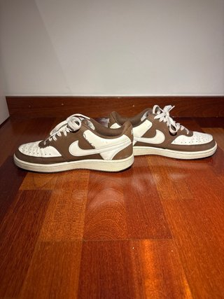 Zapatillas Nike Blancas y Marrones