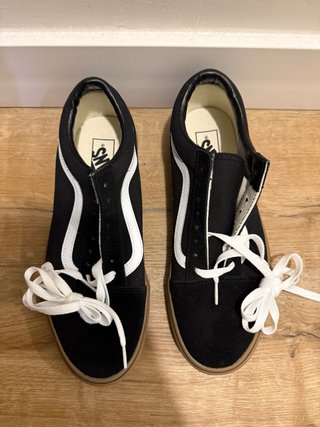 Zapatillas Vans Negras y Blancas