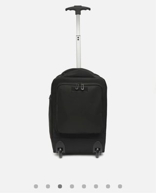 Mochila de viaje negra con ruedas