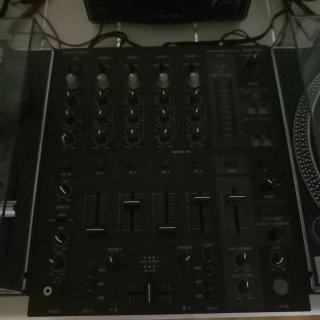 Mesa de mezclas Behringer DJX750 Negra