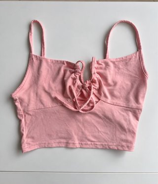 Top rosa con lazada frontal
