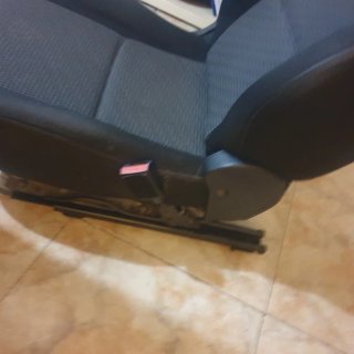 Asiento de coche con rieles