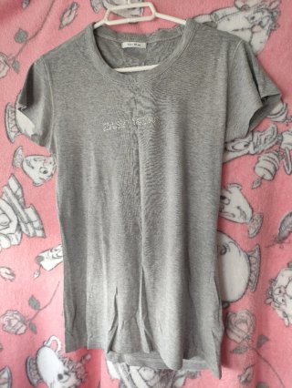 Camiseta m gris de marca