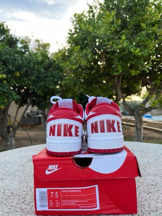 Zapatillas Nike Blancas y Rojas