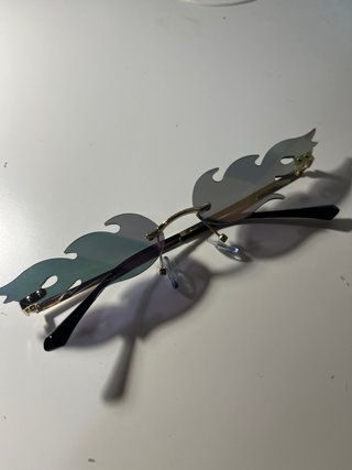 Gafas de sol con cristales en forma de fuego
