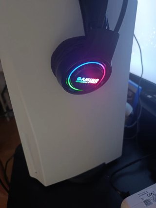 PlayStation 5 con mando y cascos