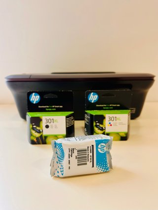 Impresora HP Deskjet 1050A + 3 Cartuchos 301XL