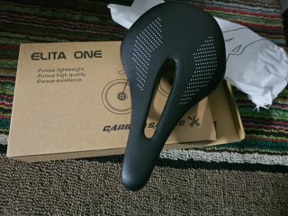 Sillín Elita One Carbono 90g (240x143mm) Nuevo