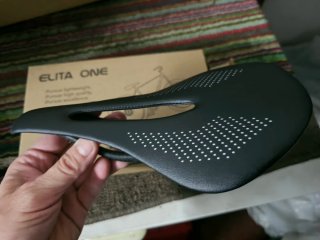 Sillín Elita One Carbono 90g (240x143mm) Nuevo