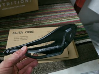 Sillín Elita One Carbono 90g (240x143mm) Nuevo