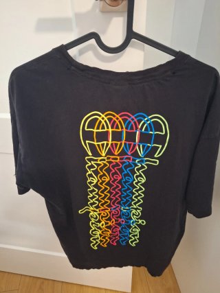 Camiseta Champion Negra con Diseño Arcoíris