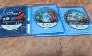 PS5 con 2 mandos y 3 juegos ( precio negociable )