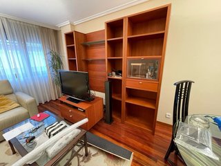 Librería salón, 2 mesas forja y lámparas halógenas