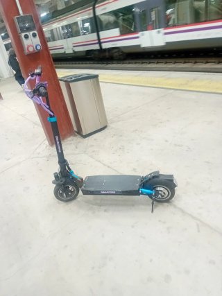 Patinete Eléctrico Morado y Negro