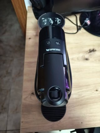 Macchina da caffè Nespresso DeLonghi con cassetto per capsule