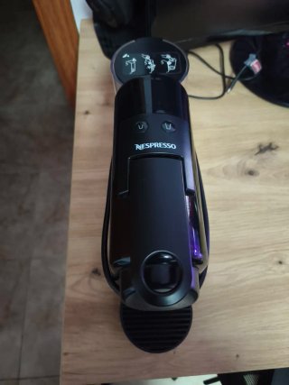 Macchina da caffè Nespresso DeLonghi con cassetto per capsule