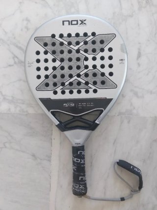 Pala de pádel Nox AT10 18K Agustín Tapia