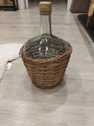 Garrafa Antigua de Cristal con Mimbre