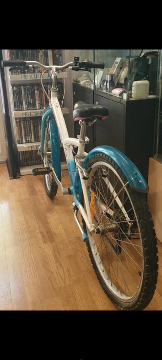 Bicicleta Btwin de 24 pulgadas.