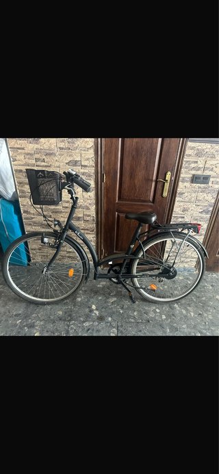 Bicicleta de paseo B'Twin negra
