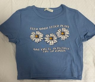 Camiseta Pull and Bear flores S