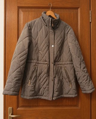 Chaquetón acolchado mujer gris