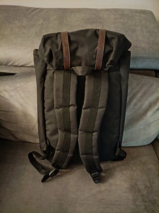 Mochila Herschel Negra con Detalles Marrones