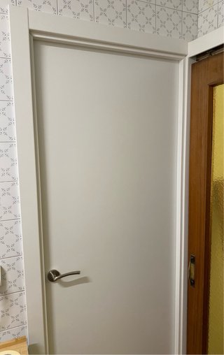 Servicio de montaje de puertas de interior
