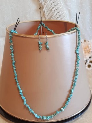 Conjunto de Collar Largo y Pendientes Turquesa