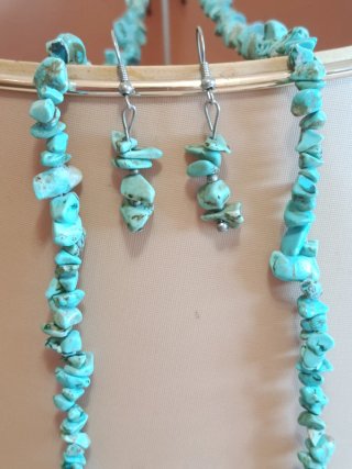 Conjunto de Collar Largo y Pendientes Turquesa