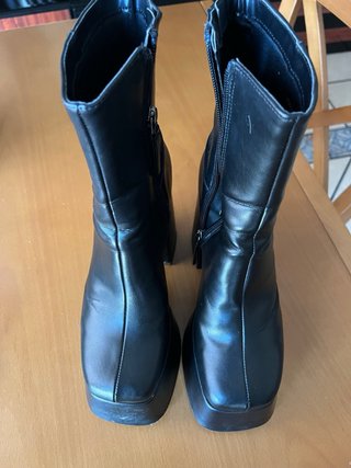 Botas Bershka tacón plataforma negras