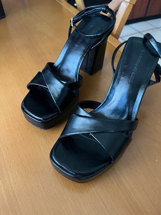 Sandalias tacón Stradivarius negras