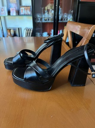 Sandalias tacón Stradivarius negras