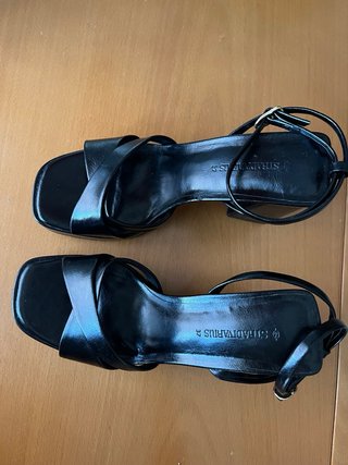 Sandalias tacón Stradivarius negras
