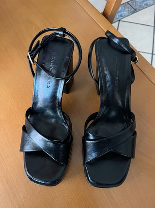 Sandalias tacón Stradivarius negras