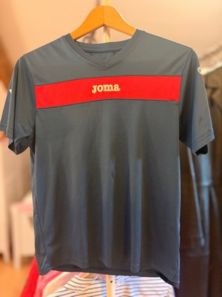 Camiseta Joma gris y roja