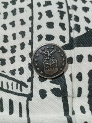 Botón militar antiguo